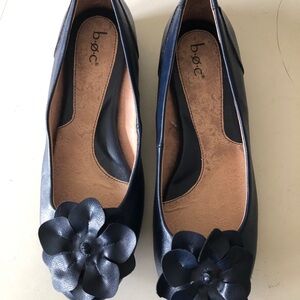 b.o.c. Women's Navy Leather Flower Ballet Flats Cushioned Footbed Size 9M